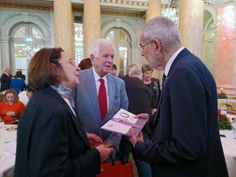 Überreichung der Festschrift 40 Jahre Österreichisches Hilfswerk für Taubblinde und hochgradig Hör- und Sehbehinderte (ÖHTB)